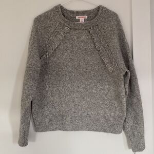 Super soft light gray knit with fringe